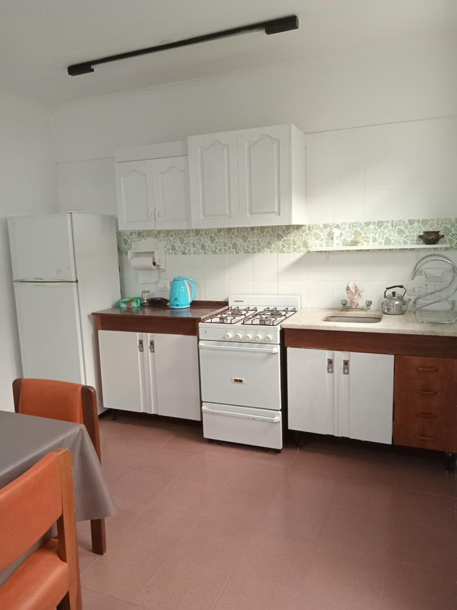 Casa Amarilla 2 *